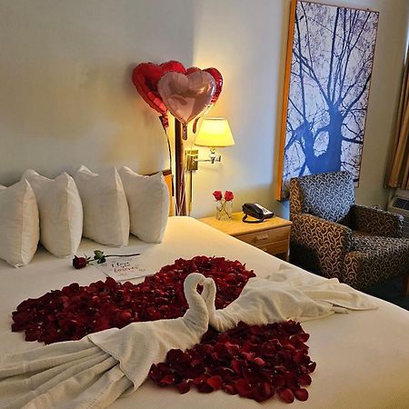 The Cedars Inn Hotel & Convention Centre Gibsons Dış mekan fotoğraf