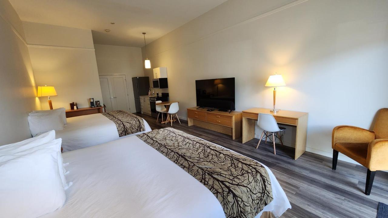 The Cedars Inn Hotel & Convention Centre Gibsons Dış mekan fotoğraf