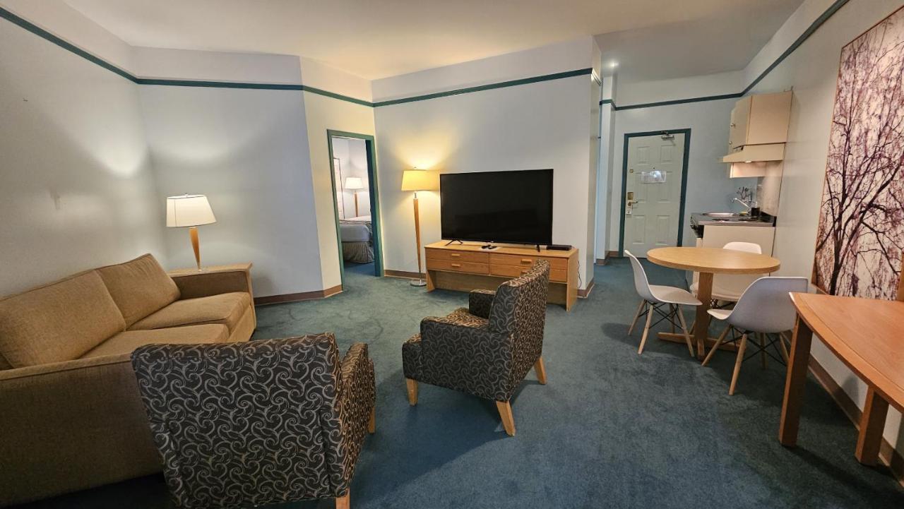 The Cedars Inn Hotel & Convention Centre Gibsons Dış mekan fotoğraf