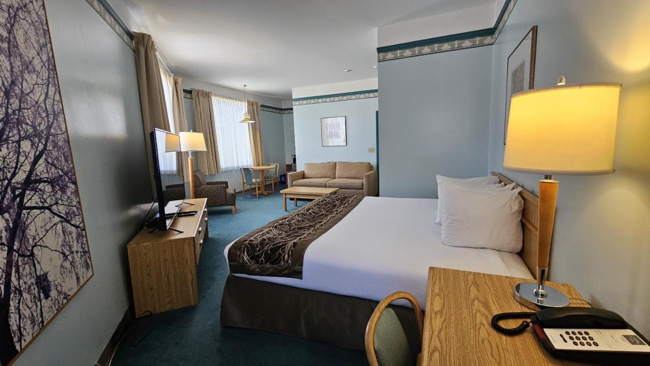 The Cedars Inn Hotel & Convention Centre Gibsons Dış mekan fotoğraf