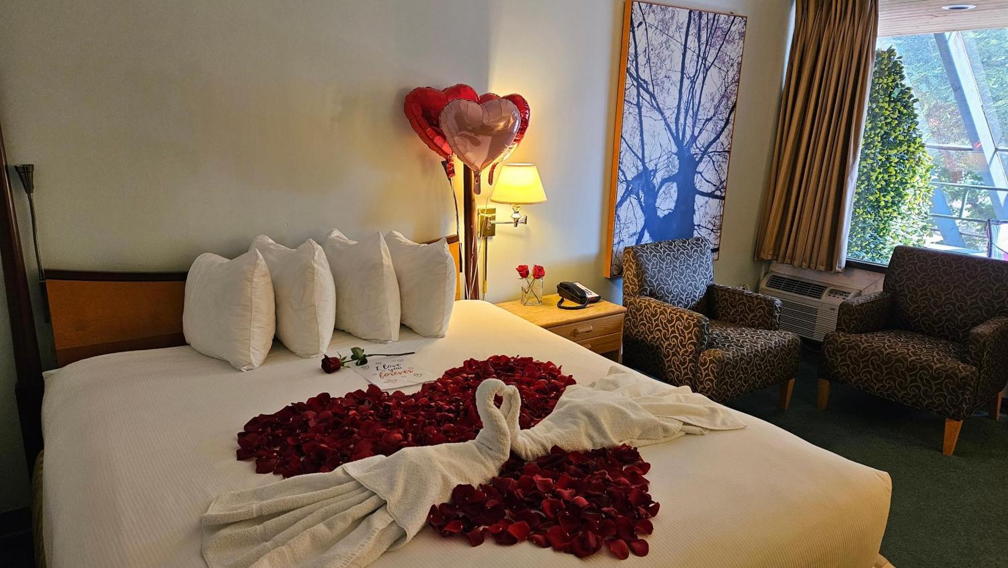 The Cedars Inn Hotel & Convention Centre Gibsons Dış mekan fotoğraf