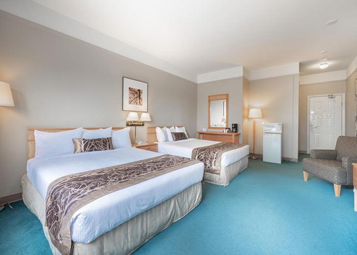 The Cedars Inn Hotel & Convention Centre Gibsons Dış mekan fotoğraf