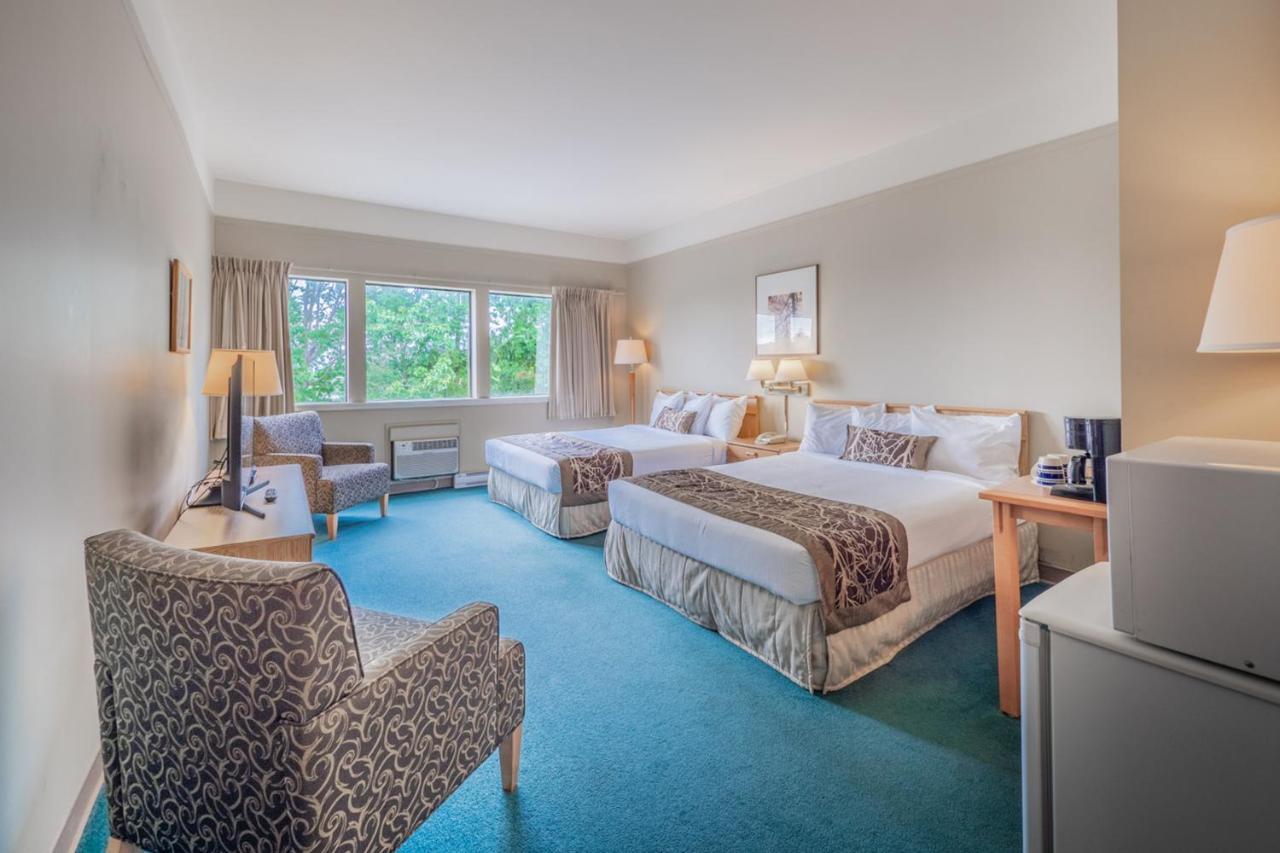 The Cedars Inn Hotel & Convention Centre Gibsons Dış mekan fotoğraf