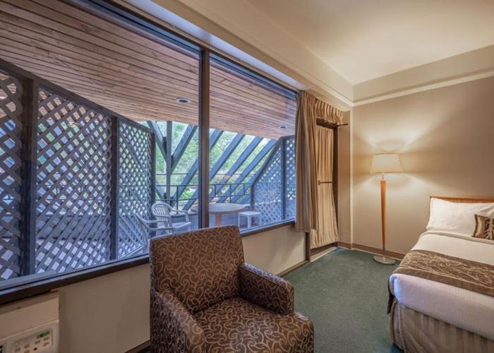 The Cedars Inn Hotel & Convention Centre Gibsons Dış mekan fotoğraf