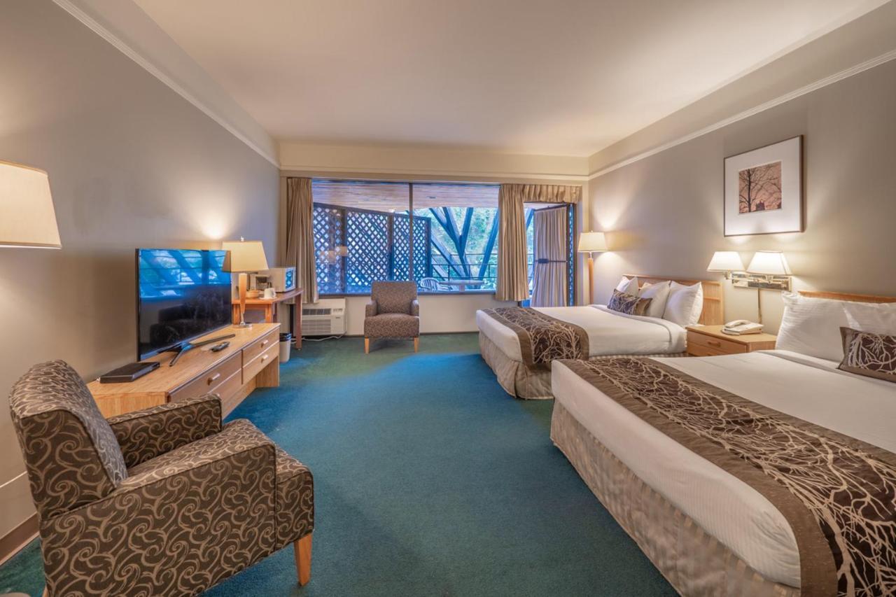 The Cedars Inn Hotel & Convention Centre Gibsons Dış mekan fotoğraf