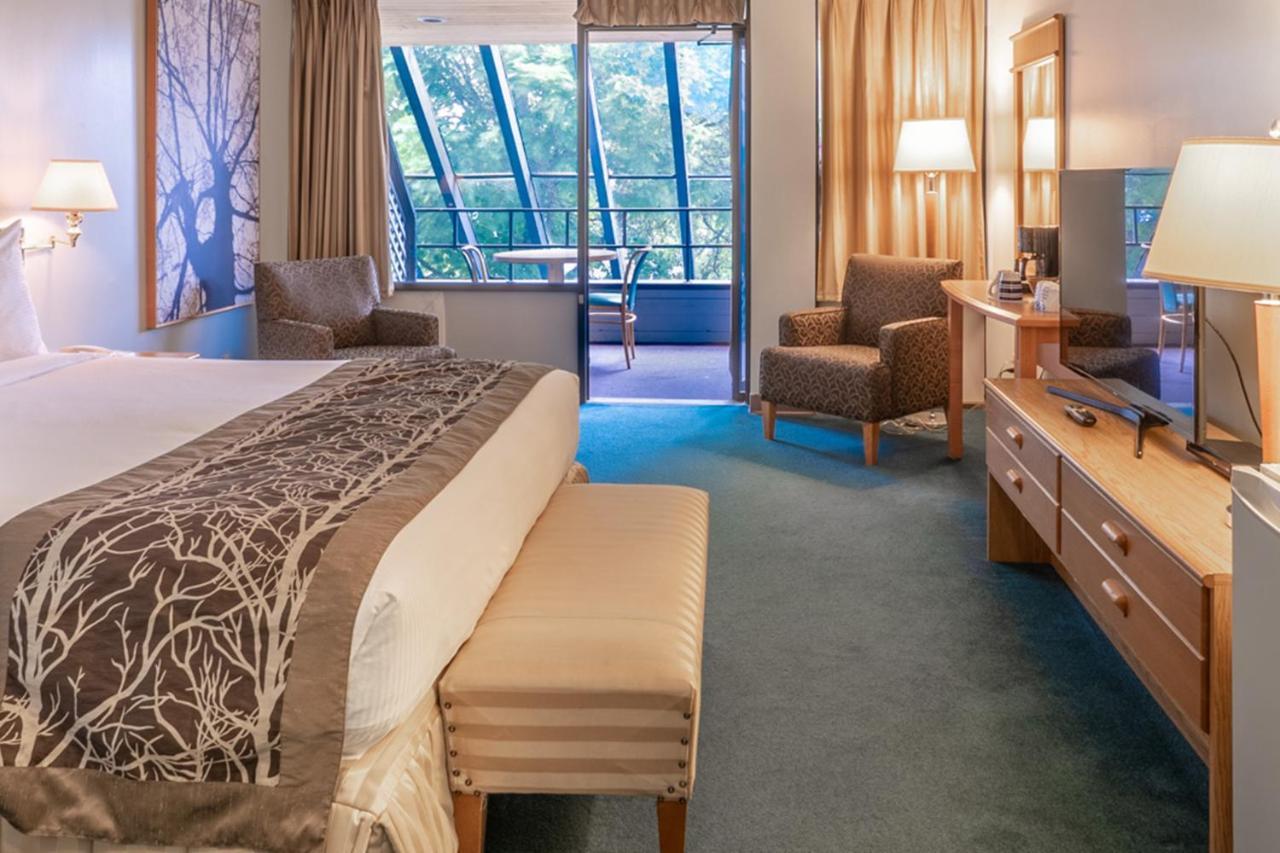 The Cedars Inn Hotel & Convention Centre Gibsons Dış mekan fotoğraf
